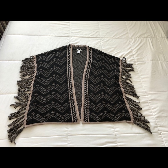 Design History Poncho - Picture 2 of 5